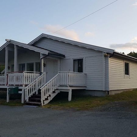 Lyngsalpan Cruise Lodge - Rodtinden Nord-Lenangen Bagian luar foto